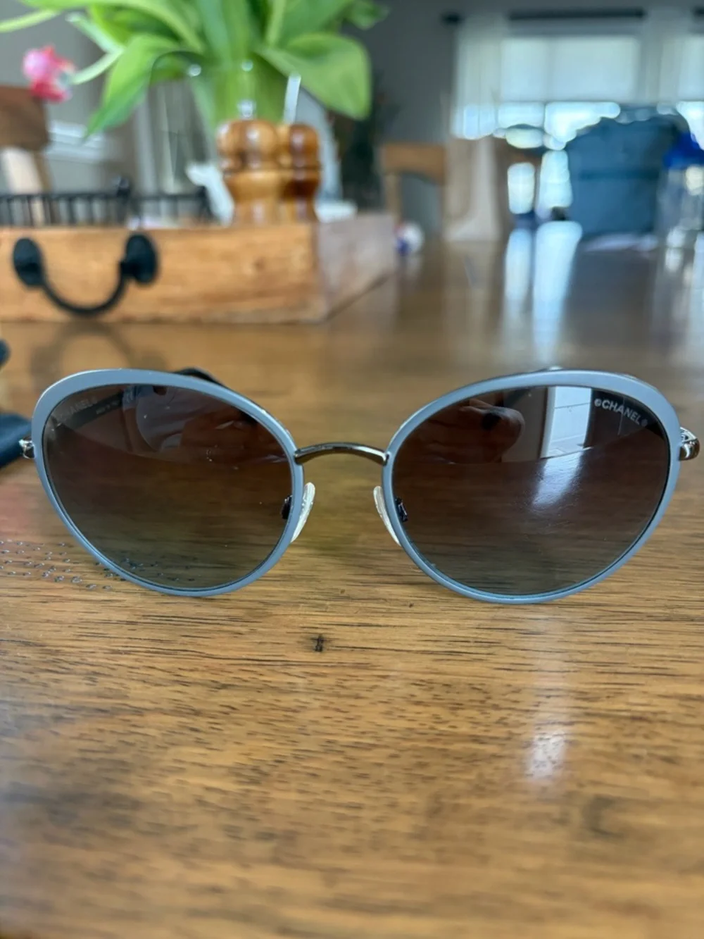 CHANEL Round Silver Metal Sunglasses with Dark Gradient Lenses - Picture 2 of 8